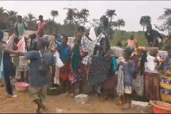 PadiPadi Foundation - Kleding voor de dames van Mabolleh - 06
